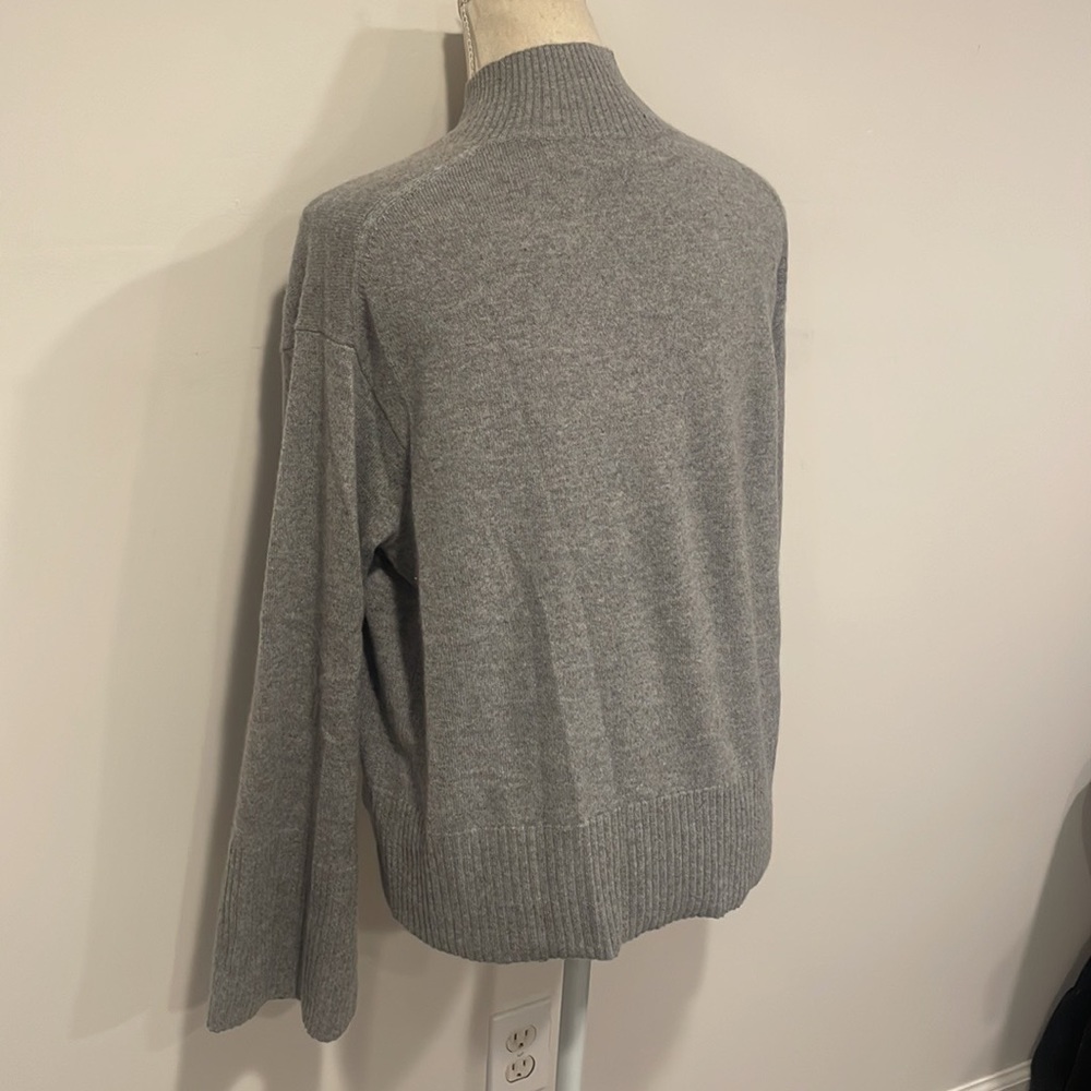 Banana Republic Cashmere Sweater sz. M EUC - Picture 4 of 11